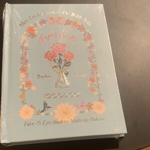 A igoodco face and eyeshadow makeup pallete